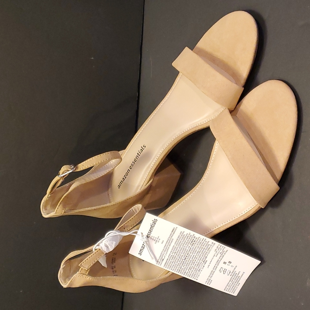 Amazon Essentials Women's Strappy  Sandals. Beige Sz 12